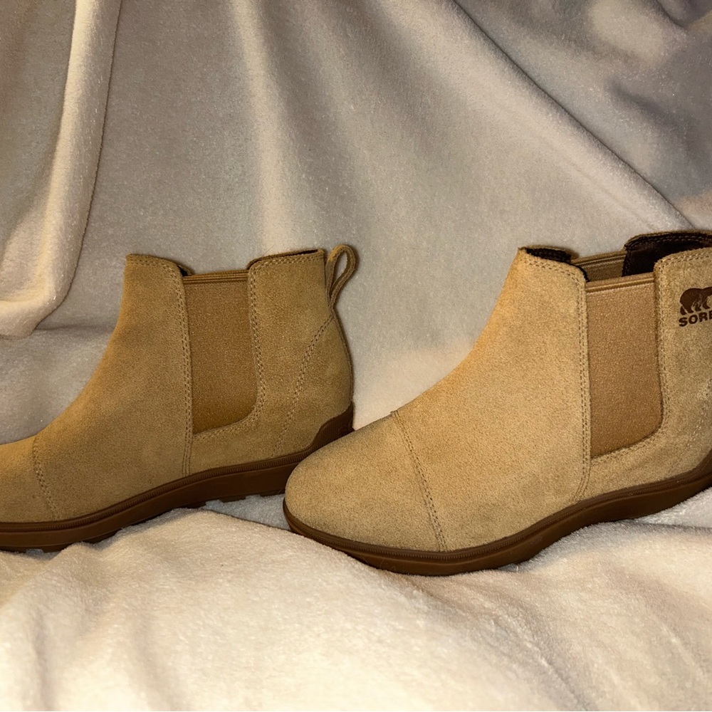 Sorel Light Brown Suede Chelsea Boots